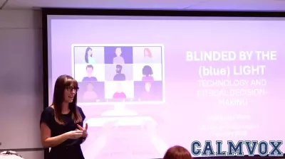 Exploring the Impact of Virtual Backgrounds on Professionalism